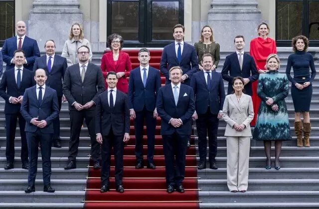 Hollanda’da yeni azınlık hükümeti seçimden 117 gün sonra yemin etti