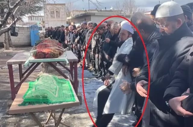İmam; kardeşi, yengesi ve yeğeninin cenaze namazını kıldırırken fenalık geçirdi