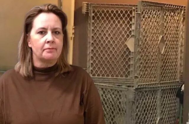 İnfial yaratan olay! Evlat edindiği 2 çocuğu kafese kapatıp yıllarca şiddet uyguladı