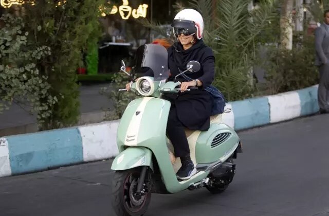 İran’da kadınlar artık motosiklet kullanabilecek