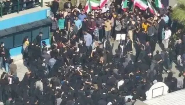 İran’da protestolar eğitimi etkiledi, üniversiteler uzaktan eğitime geçti