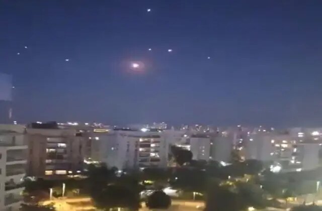 İran misilleme saldırısı başlattı, füzeler İsrail semalarını aydınlattı