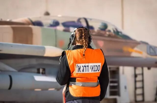 İsrail savaş uçakları İran’a ikinci dalga saldırı başlatmak üzere havalandı