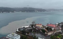 İstanbul’da kuvvetli yağışın ardından dereden Boğaz’a çamur aktı