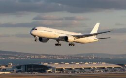 Duman ikazı alan pilot İstanbul Havalimanı’na acil iniş yaptı