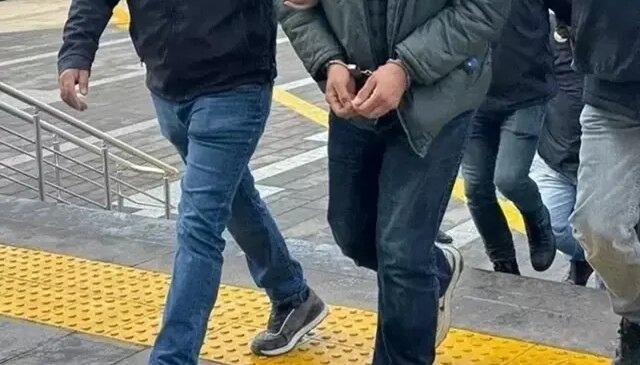 İstanbul merkezli 4 ildeki suç örgütü operasyonunda yakalanan 35 zanlı adliyede