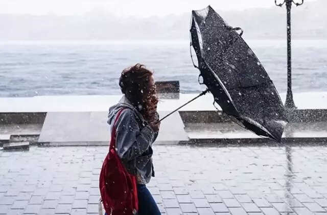İstanbul Valiliğinden kuvvetli rüzgar ve fırtına uyarısı