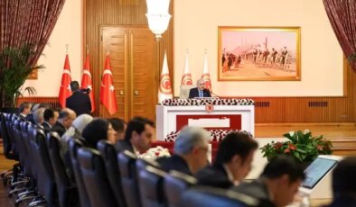 İşte tarihi rapora “hayır” diyen ve çekimser oy kullanan isimler