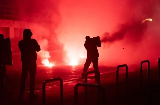İtalya’da Milano-Cortina Kış Olimpiyat Oyunları’na karşı düzenlenen protestoda olaylar çıktı