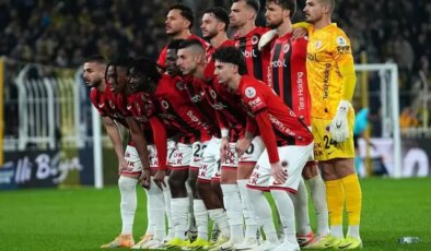 Kadıköy’de inanılmaz anlar! Tüm stat ayakta alkışladı