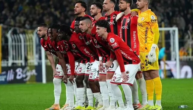 Kadıköy’de inanılmaz anlar! Tüm stat ayakta alkışladı