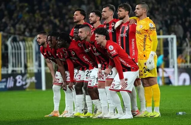 Kadıköy’de inanılmaz anlar! Tüm stat ayakta alkışladı