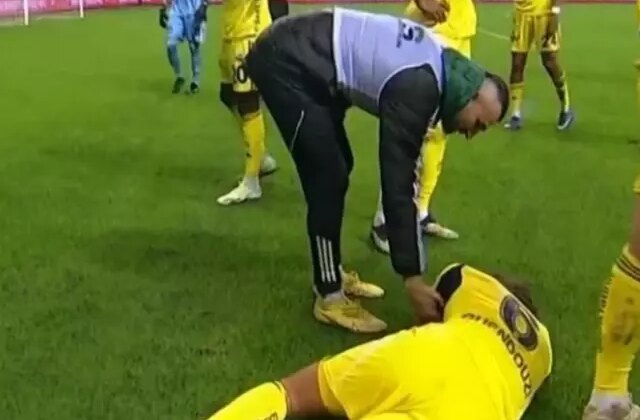 Kırmızı kart! Fenerbahçe öne geçti, Kocaeli’de olanlar oldu