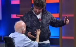 Konuşmayan adam Beyaz Futbol stüdyosunu bastı! Ahmet Çakar delirdi