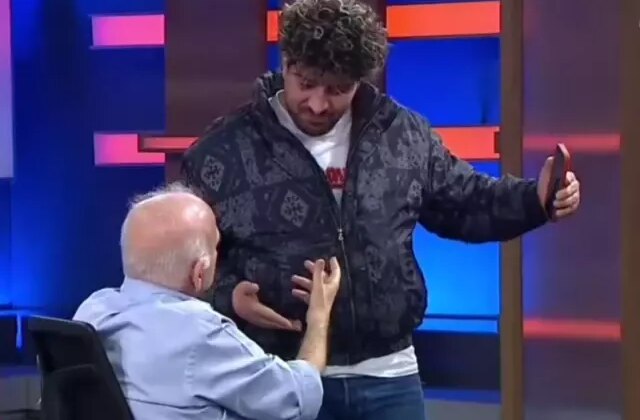 Konuşmayan adam Beyaz Futbol stüdyosunu bastı! Ahmet Çakar delirdi