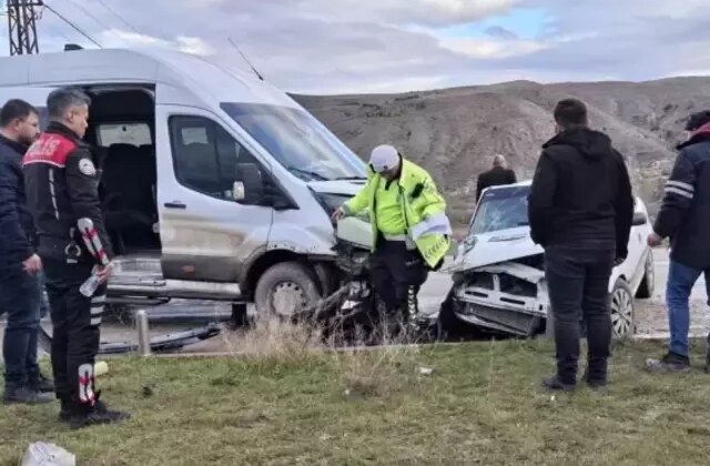 Korkunç kazada yaralılar var! İkisi çocuk