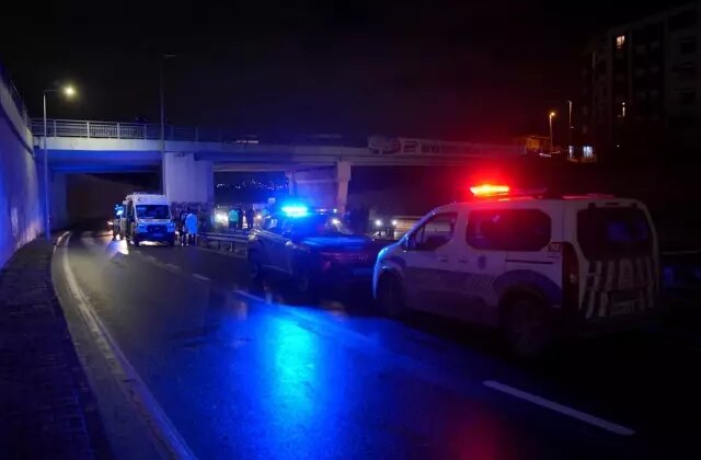 Küçükçekmece’de temizlik aracına çarpan motosikletteki 2 kişi öldü