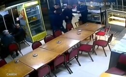 Kütahya’da çay evinde bıçaklı saldırı anı kamerada: 1 ağır yaralı