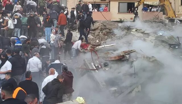 Lübnan’ın kuzeyindeki Trablusşam’da eski bir bina çöktü: 6 ölü, 7 yaralı