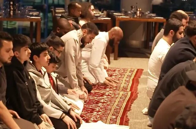 Manchester United iftar yemeği düzenledi