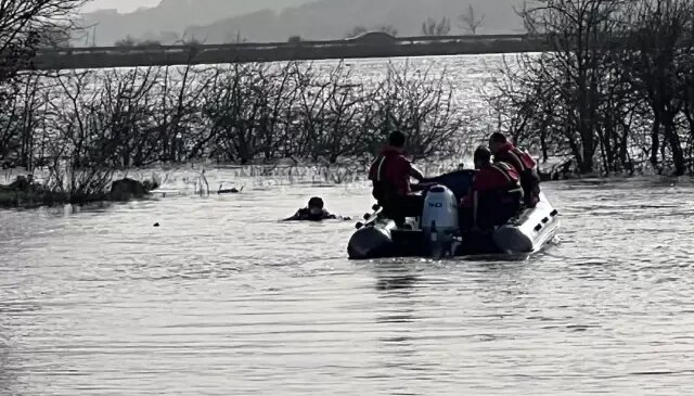 Manisa’da gölet kenarında kaybolan genç aranıyor