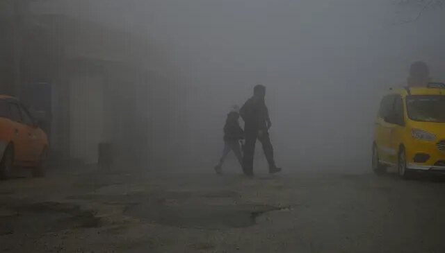 Öğlen saatinde hava bir anda karardı, kimse birbirini göremedi