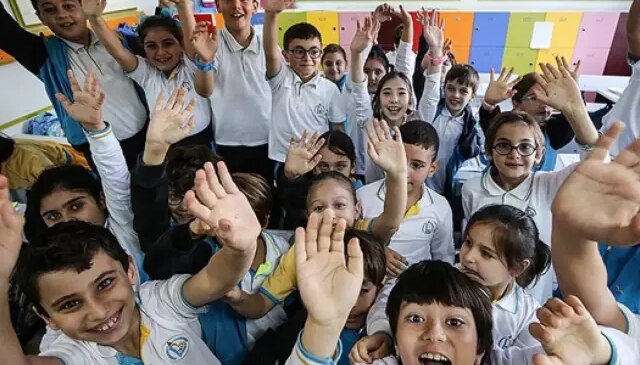 MEB’den öğrencileri üzecek takvim! Tatiller birleşti