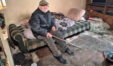 Metruk evde yalnız yaşayan yaşlı adam yaşam mücadelesi veriyor