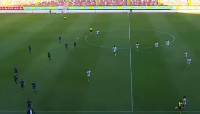 Normal bir şekilde maç yaparken gelen haberle içeri koştular