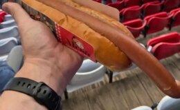 Nottingham Forest stadyumunda satıIan sosisli viral oldu