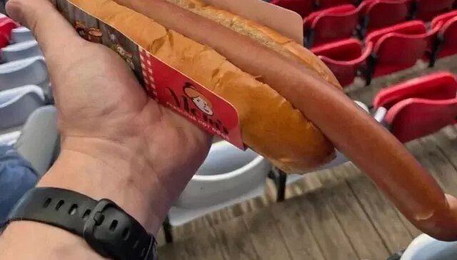 Nottingham Forest stadyumunda satıIan sosisli viral oldu