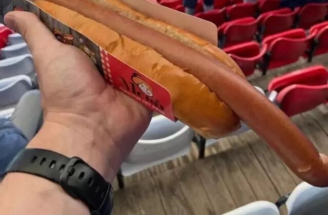 Nottingham Forest stadyumunda satıIan sosisli viral oldu