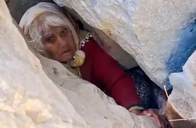 Ölümle burun buruna 24 saat! Yaşlı kadın 5 metrelik yarıkta sıkışmış halde bulundu