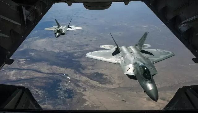 Orta Doğu’da tansiyon zirvede! ABD’den İran’a hayalet uçaklarla gözdağı