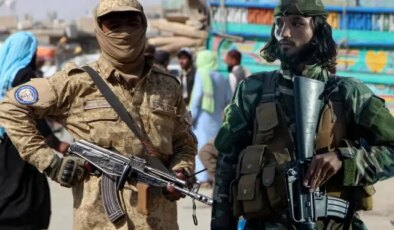 Afganistan’a savaş ilan eden Pakistan’dan kritik hamle! Tüm ülkede yasaklandı