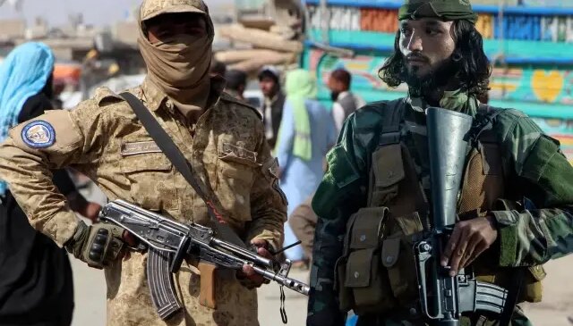 Afganistan’a savaş ilan eden Pakistan’dan kritik hamle! Tüm ülkede yasaklandı