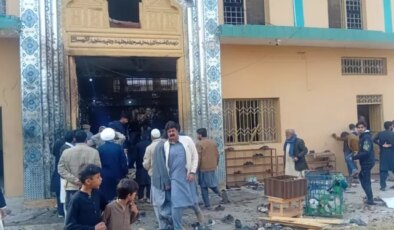 Pakistan’da cuma namazı kana bulandı: 31 ölü, 169 yaralı