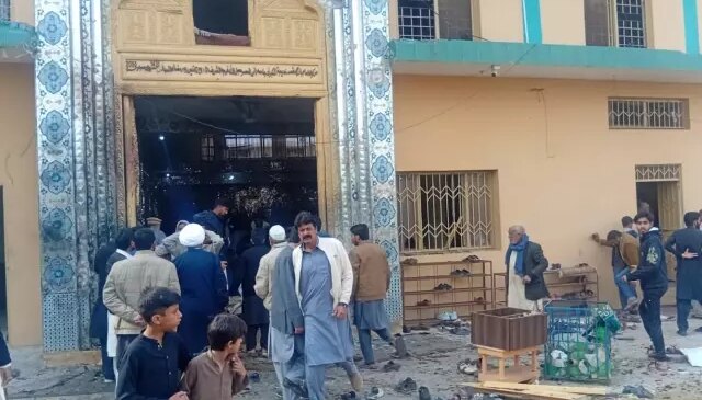 Pakistan’da cuma namazı kana bulandı: 31 ölü, 169 yaralı