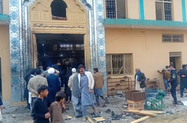 Pakistan’da cuma namazı kana bulandı: 31 ölü, 169 yaralı