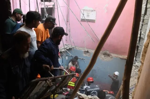 Pakistan’da üç katlı binada tüp patladı: 16 ölü, 14 yaralı