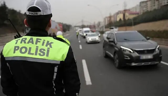 Polis sadece ehliyet sormayacak! Bunun yapanın cebi fena yanacak