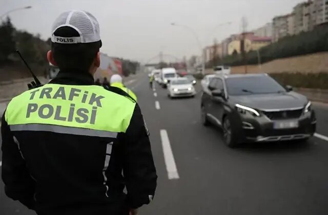 Polis sadece ehliyet sormayacak! Bunun yapanın cebi fena yanacak