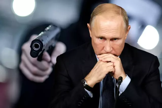 putin e buyuk sok kritik isim evinin onunde 19543538 2584 o