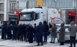 Ramazan günü eksi 4 derecede saatlerce kuyrukta beklediler