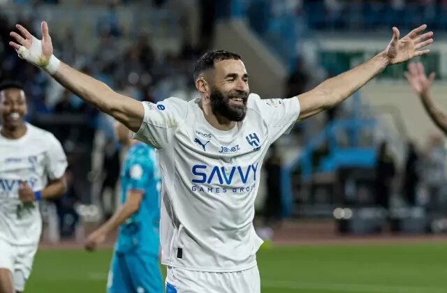 Ronaldo duymasın! Benzema ilk maçında destan yazdı