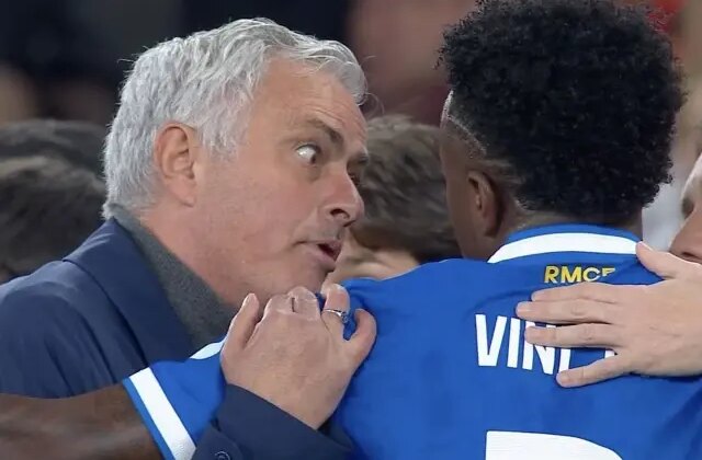 Şampiyonlar Ligi’nde olay! Attığı gol sonrası ırkçılık yapıldı, sahayı terk etti