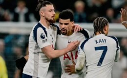 Şampiyonlar Ligi’nde tarih yazan Tottenham, kendi liginde küme düşmemeye çalışıyor