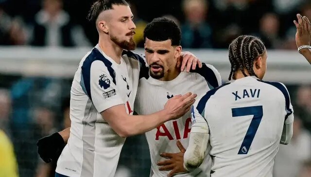 Şampiyonlar Ligi’nde tarih yazan Tottenham, kendi liginde küme düşmemeye çalışıyor