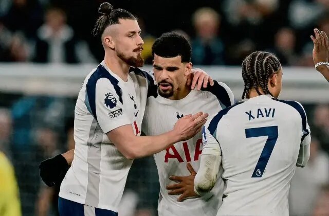 Şampiyonlar Ligi’nde tarih yazan Tottenham, kendi liginde küme düşmemeye çalışıyor
