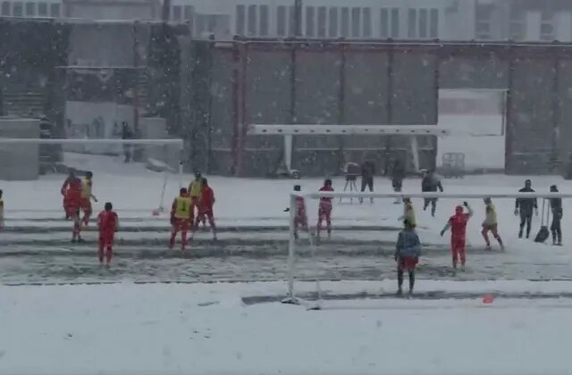 Şampiyonluk aşkı engel tanımıyor! Bu karda sahaya çıktılar